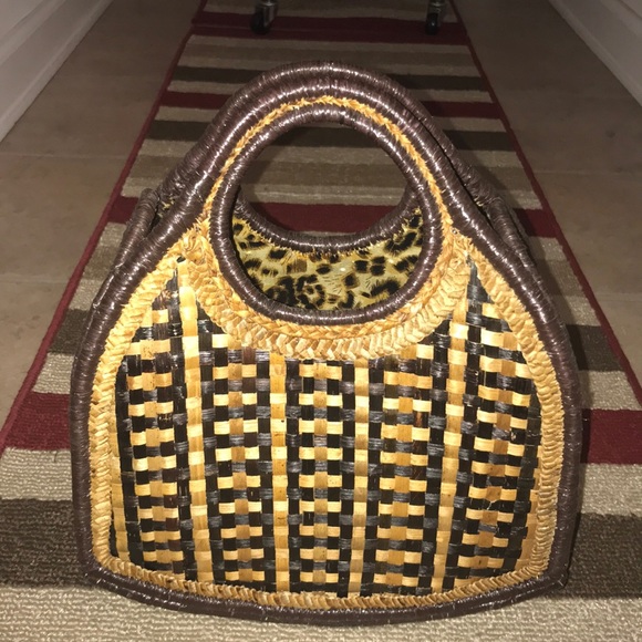 Cute Small little Woven Basket Bag 😘😘😘😘 - Picture 1 of 6